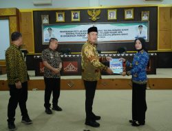 Novriwan Jaya Serahkan SK PNS dan CPNS Tubaba