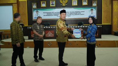 Novriwan Jaya Serahkan SK PNS dan CPNS Tubaba