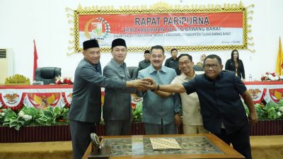 BUPATI NOVRIWAN HADIRI RAPAT PARIPURNA DPRD DALAM PEMBAHASAN TINGKAT II ATAS 6 RAPERDA