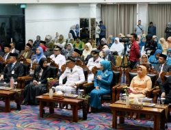 Sekda Mewakili Bupati Lampung Utara Drs. Lekok, M.M., Hadiri Pelantikan Bupati Way Kanan dan Penyerahan SK TP-PKK di Balai Keratun