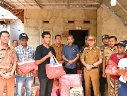 Wakil Bupati Lampung Utara Serahkan Bantuan Sosial untuk Korban Angin Puting Beliung di Sungkai Tengah