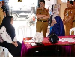 Pastikan Pelayanan Publik Berjalan Optimal, Bupati Hamartoni Sidak Kantor Kelurahan